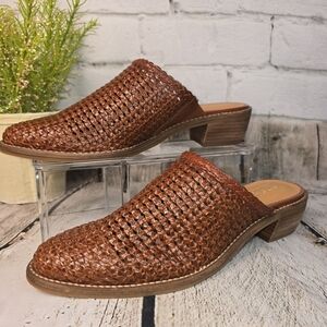 Chelsea & Violet Tan Woven Mules THE AUGGIE WOVEN MULES WOMENS SIZE 6.5 EUC